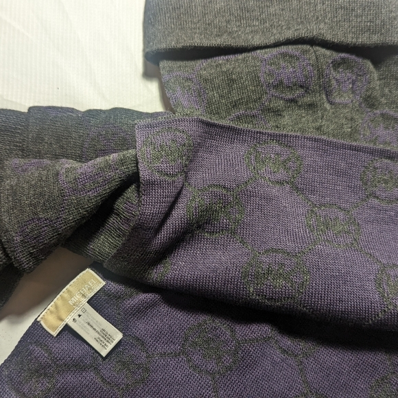 Michael Kors 3pic Set Scarf, Hat and Glo - Picture 5 of 8